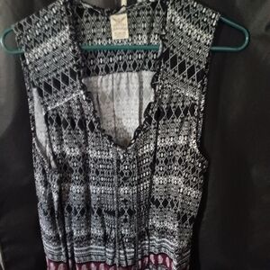 Faded Glory Black and White Geometric Blouse